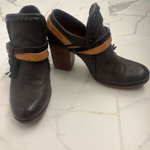 A.S.98 Black and Tan Heeled Boots
